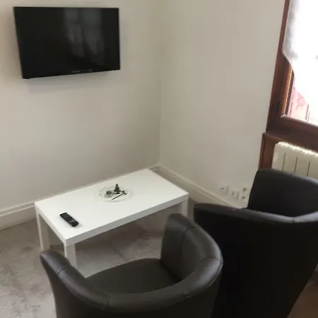 Апартаменты Beau Studio Meuble 25m2 Avec Parking Экс-ле-Бен